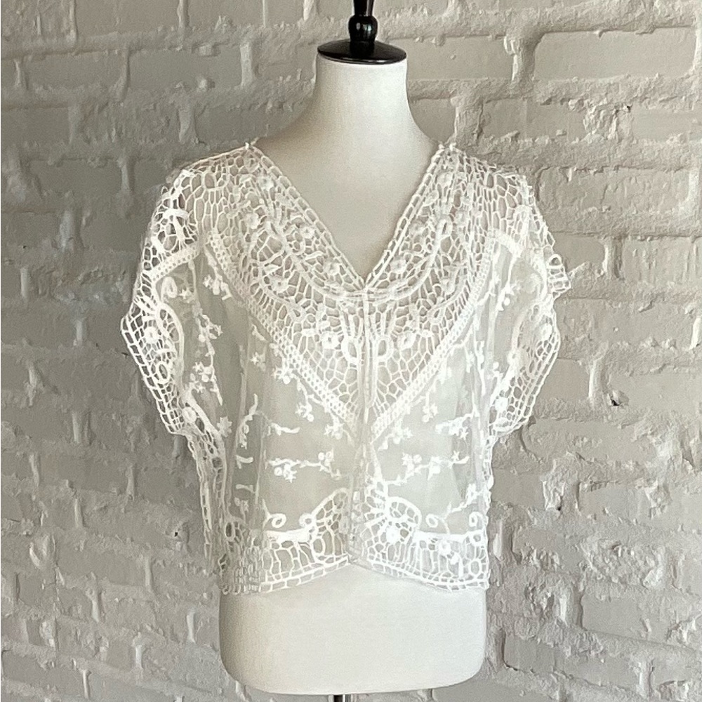 Elegant White Lace Women's Top